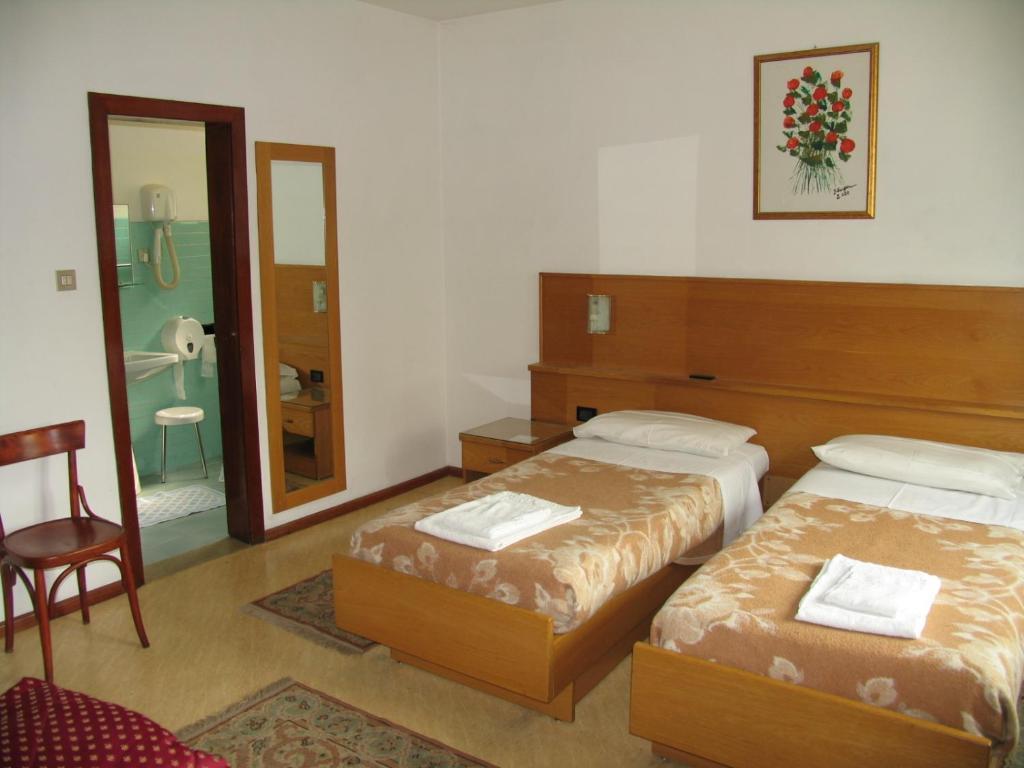Hotel Oasi Trento Habitación foto